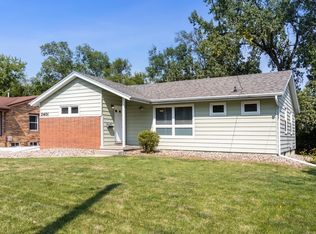 2401 Meadow Ln, West Des Moines, IA 50265