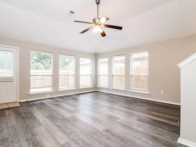 809 Pace Dr — Photo 6