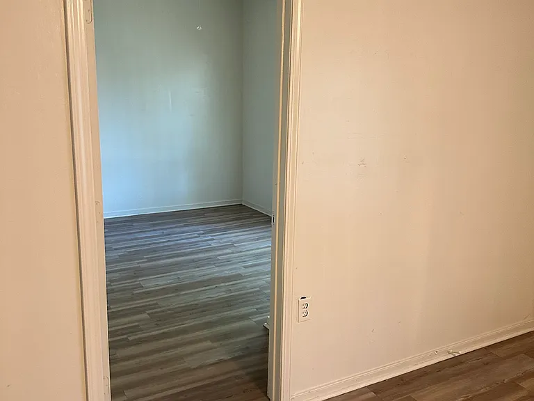 404 E Oak St — Photo 24