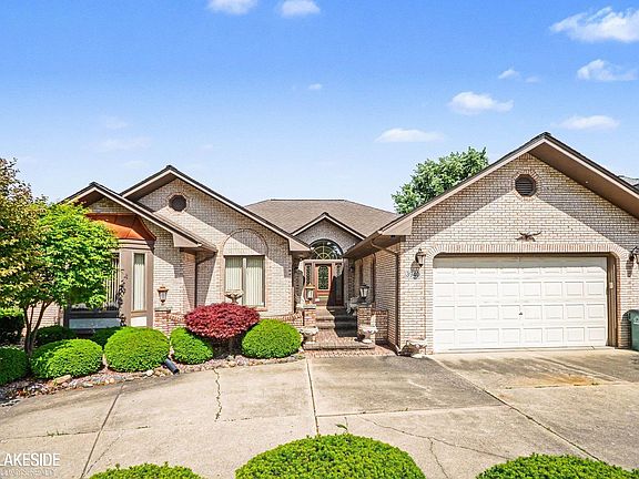 3rd image of 3940 Wayfarer Dr
