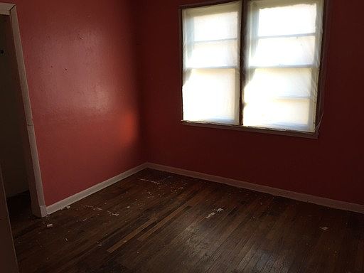 5th image of 113 W Lexington Ave