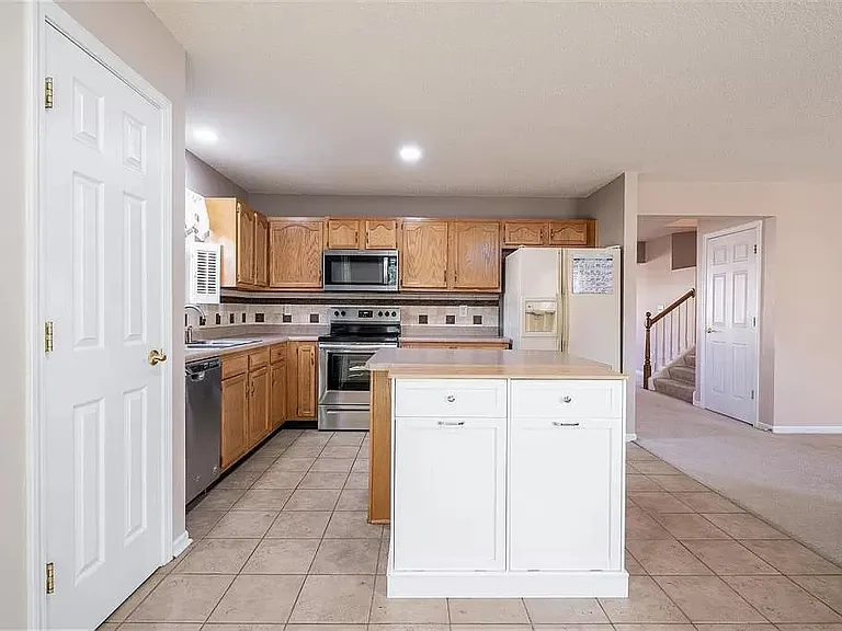 3024 Rolling Hill Dr — Photo 5
