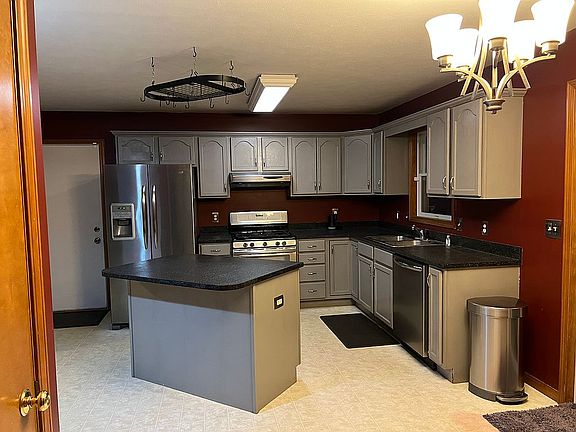 4th image of 944 William Dr