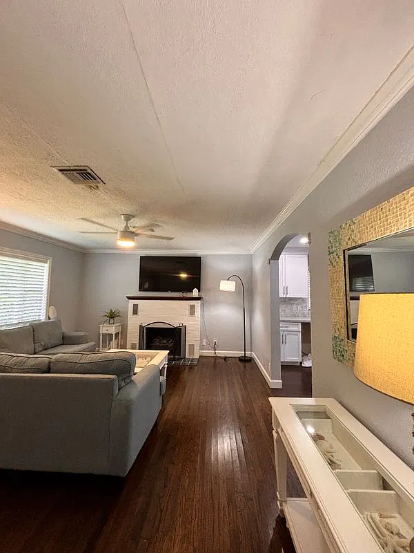 2 bed, 1.0 bath, 800 sqft, $2,800 — Photo 2