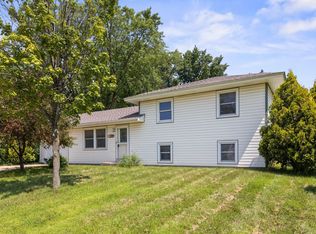 901 Cortland Dr, Apple Valley, MN 55124