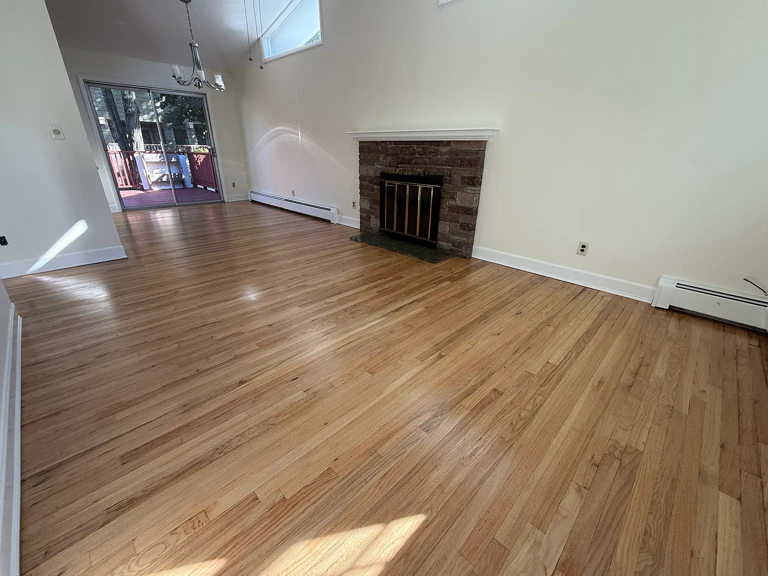 3 bed, 1.5 bath, 1624 sqft, $4,000 — Photo 3