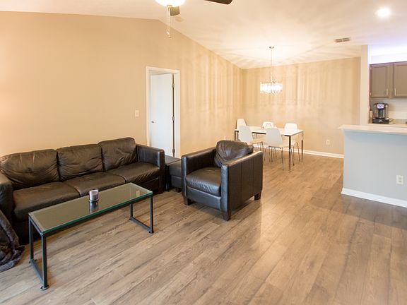 5th image of 12 Mallard Glen Dr