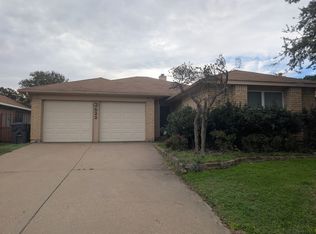 522 Valley Mills Dr, Arlington, TX 76018