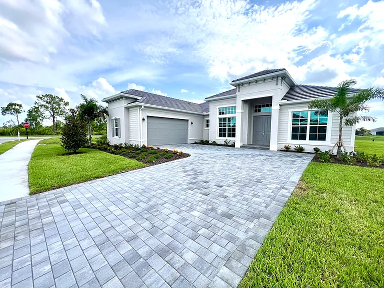 17130 Albatross Rd — Photo 1