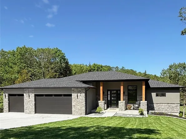 106 W Crossfox Trl, Camdenton, MO 65020