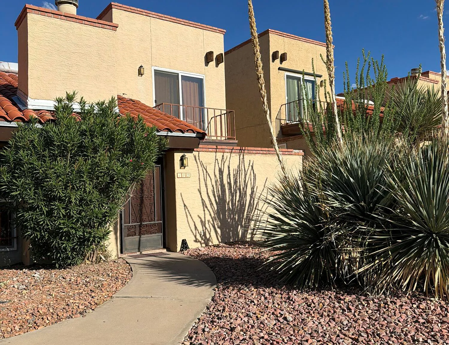 3 bed, 2.0 bath, 1552 sqft, $1,600 — Photo 1