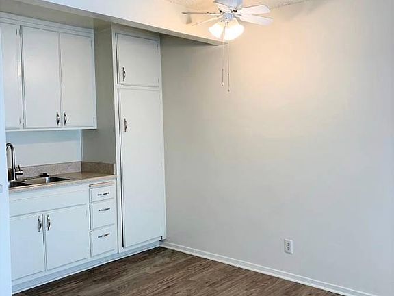 4th image of 18429 Prairie St