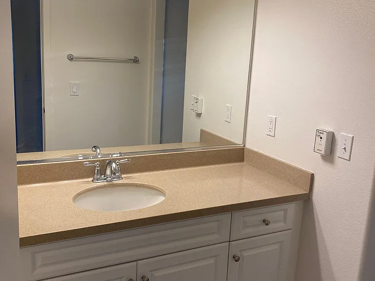 Secondary upstairs bathroom