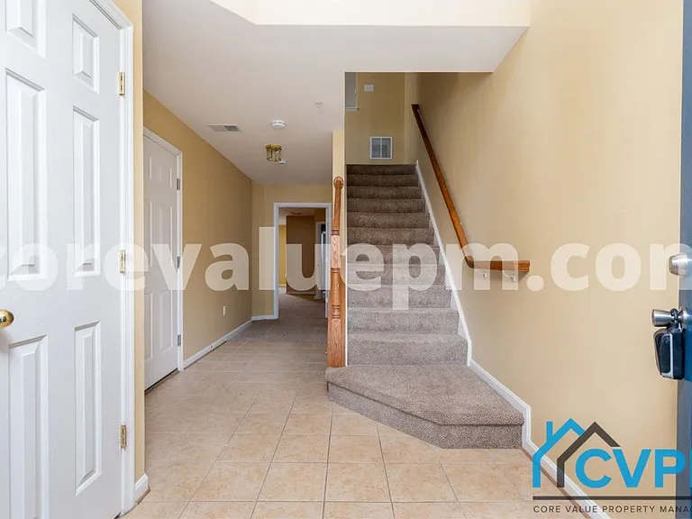1023 Railbed Dr — Photo 2