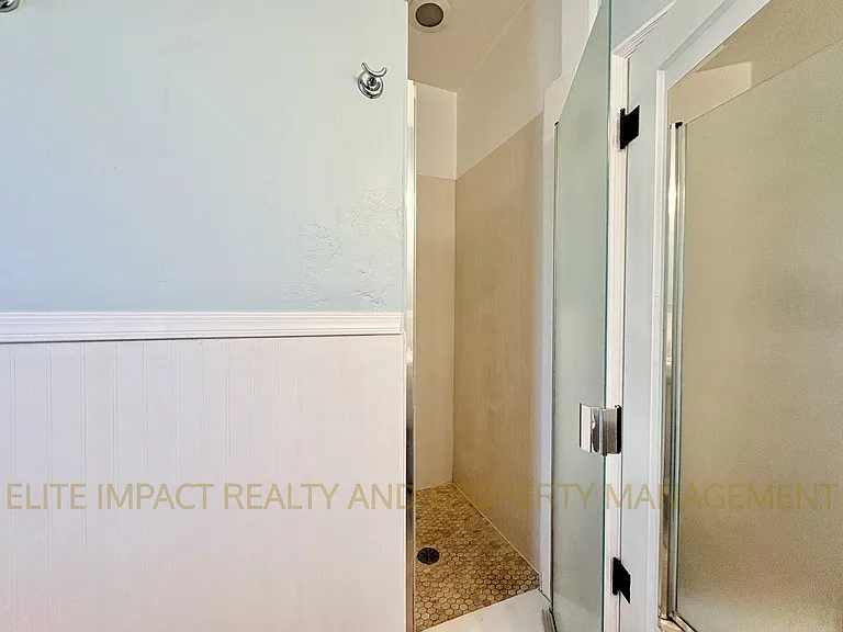 1718 E Grant Rd — Photo 24
