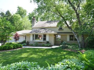 1040 Lower Ridgeway, Elm Grove, WI 53122