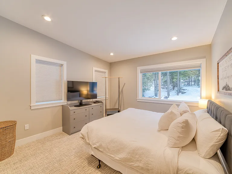 340 Snoqualmie Dr — Photo 14