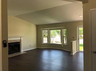 101 Woodlake Ct — Photo 4