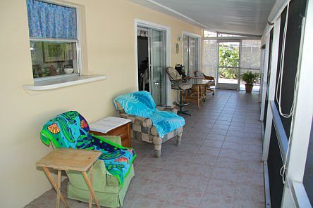 Private, screened lanaii