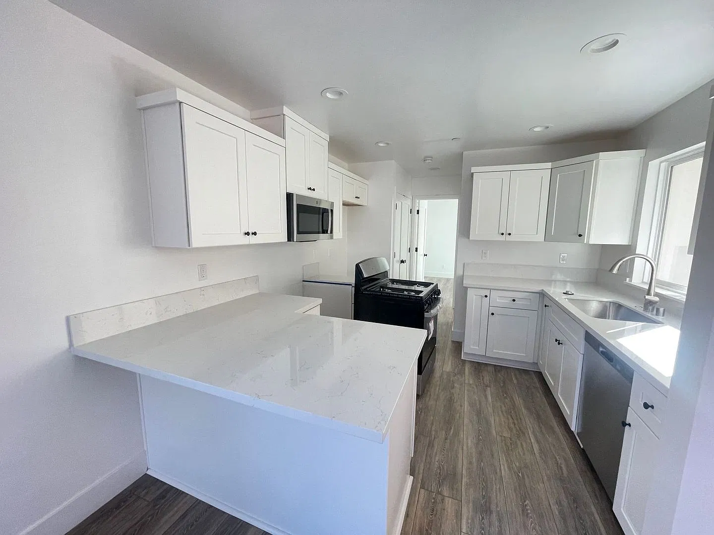 3603 718 Cornwall #A-#B — Photo 4