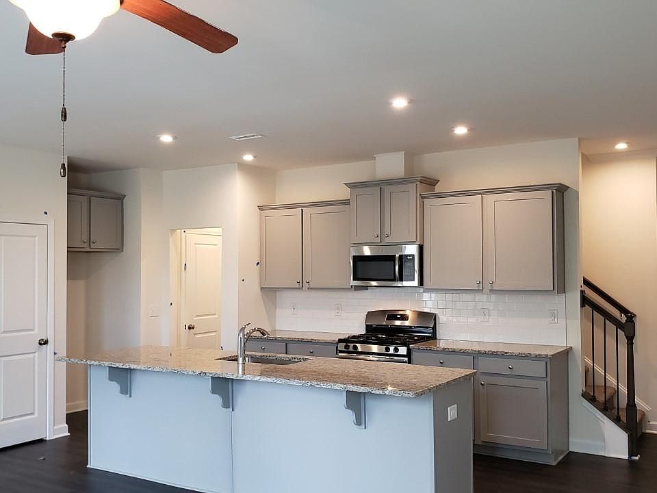 2nd image of 105 Hidden Farm Ln