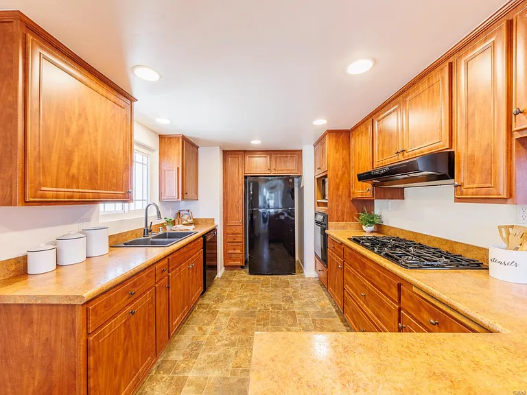 5146 Solar St — Photo 7