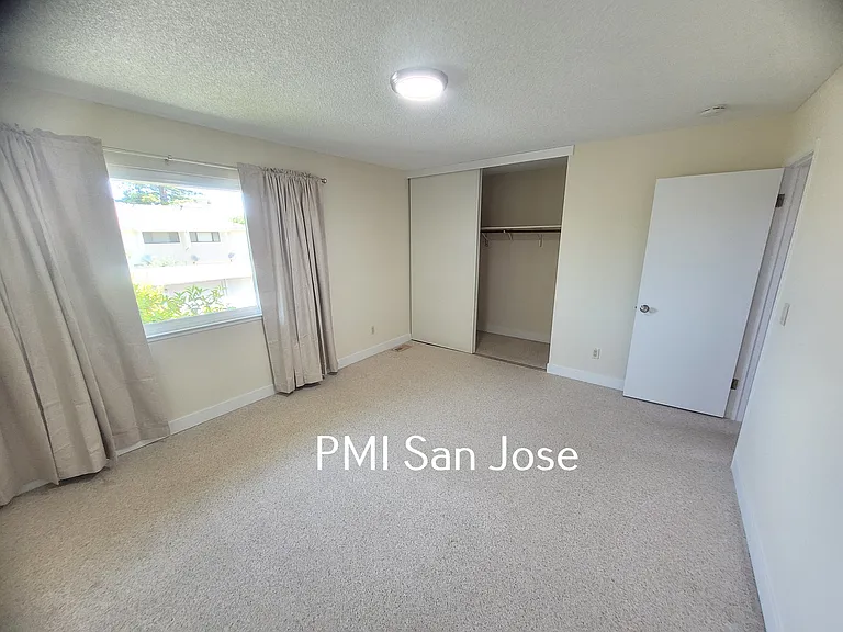 1260 Crescent Ter — Photo 11