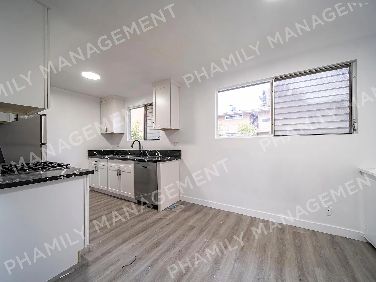 475 S Los Robles Ave — Photo 3
