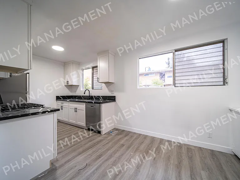 475 S Los Robles Ave #16 — Photo 3