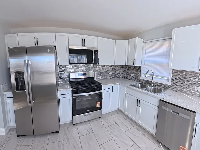 14830 Champlain Ave — Photo 1