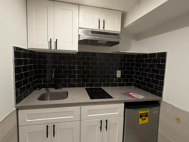 442 Cleveland St #B1 — Photo 1