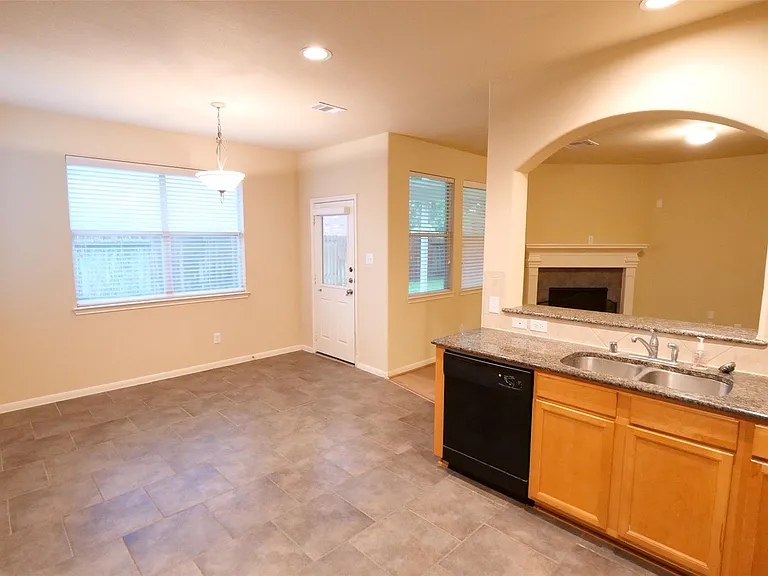 26427 Longview Creek Dr — Photo 13