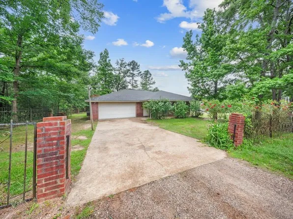 402 Rainwood Dr, Lufkin, TX 75901