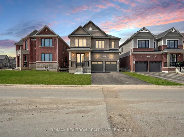 184 Leslie Davis St, North Dumfries, ON N0B 1E0