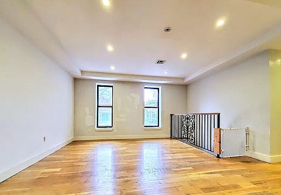 5th image of 167 New York Ave #1