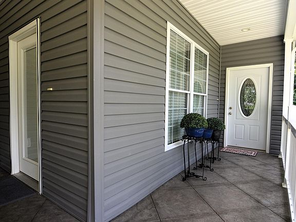 3rd image of 935 Wayside Dr