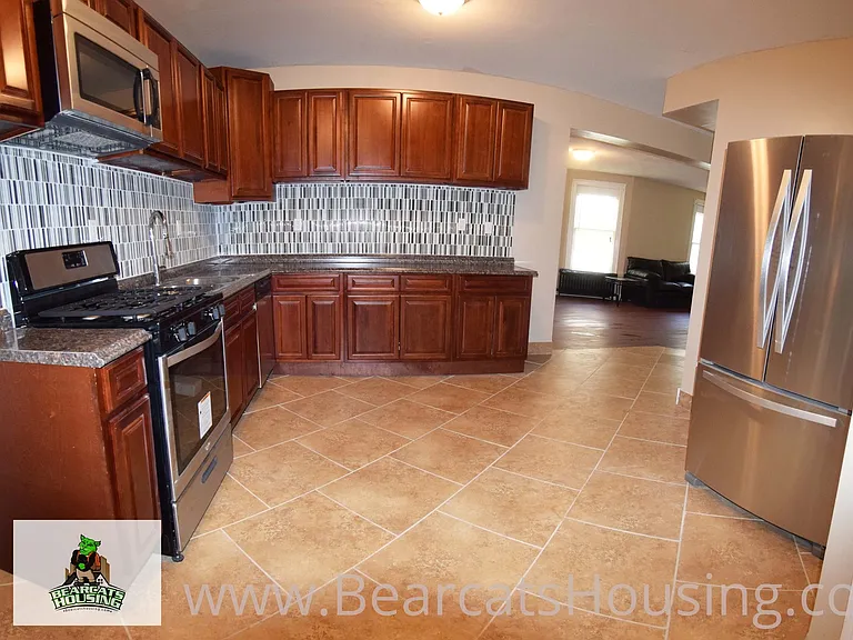 73 Leroy St — Photo 18