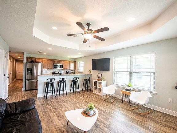 5th image of 514 Evening Falls Dr