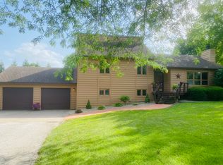 2112 Skylane Rd, Muscatine, IA 52761