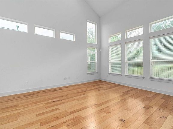 5th image of 2405 Montague St