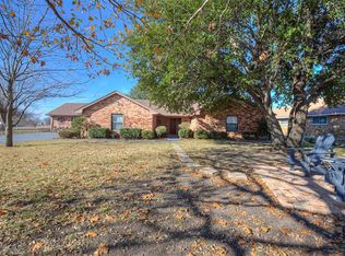 637 N Bluegrove Rd, Lancaster, TX 75146