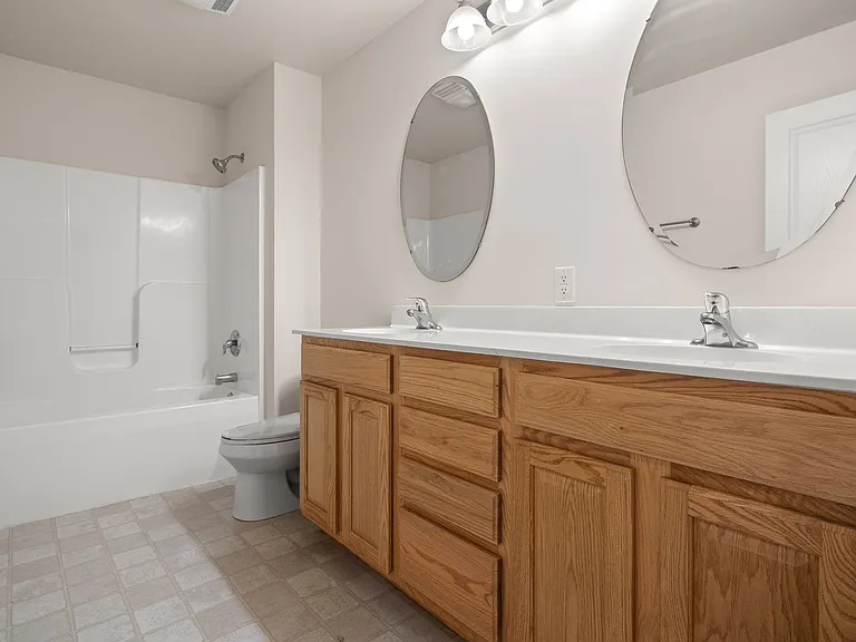 8 Trafalgar Cir — Photo 27