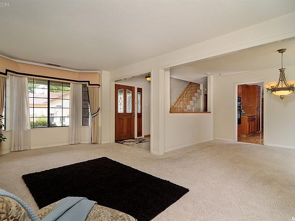 4th image of 988 Quartz Ln
