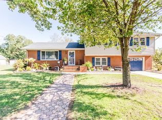 123 Sherwood Dr, Colonial Heights, VA 23834