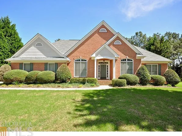 135 Crestview Dr, Fayetteville, GA 30215