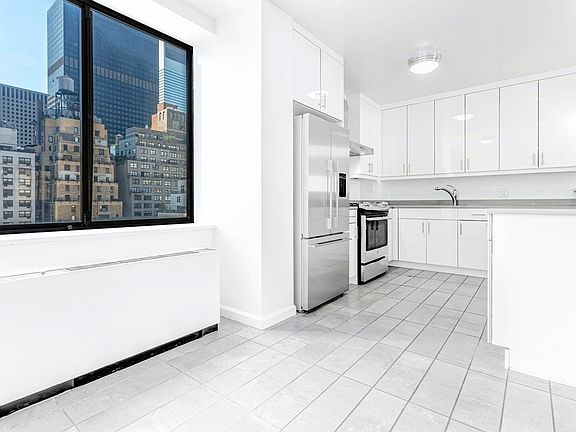 5th image of 245 E 58th St #1C