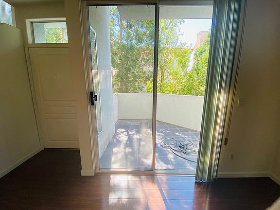 4th image of 305 W Newby Ave #0