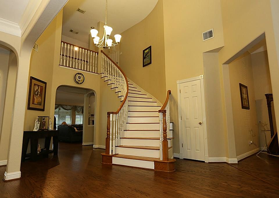 1st image of 19 Rivercoach Ln