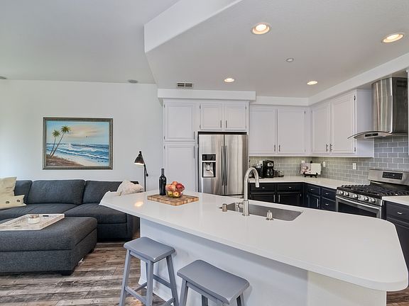 4th image of 2746 Escala Cir