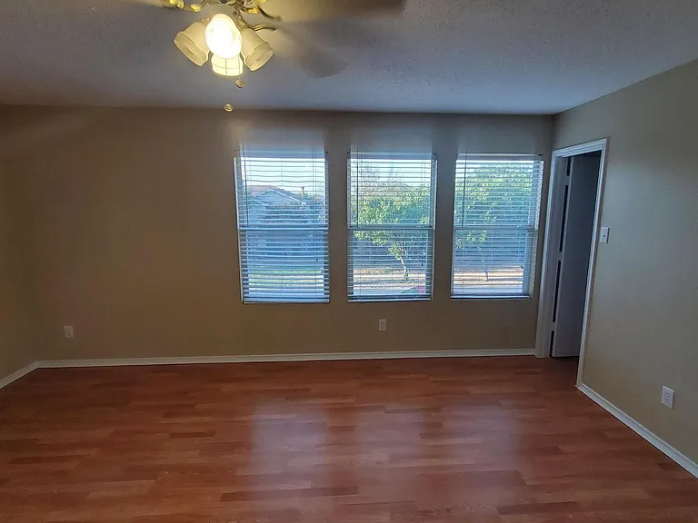 1400 Coral Reef Ln — Photo 7